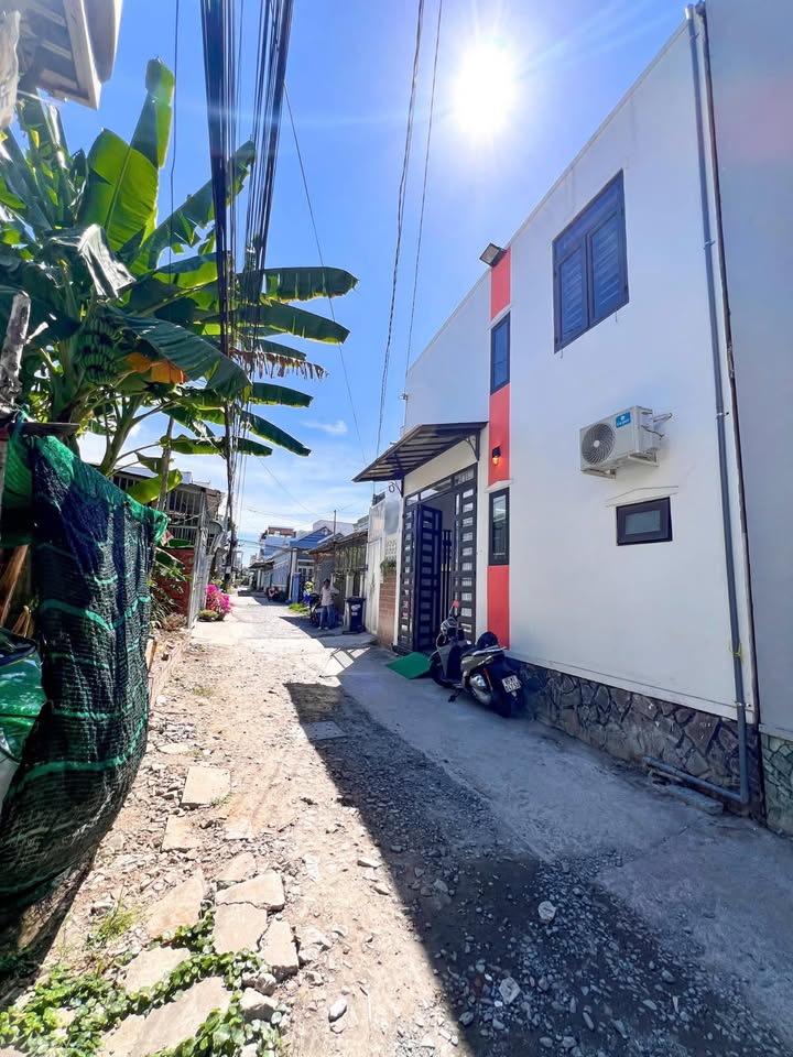 Nhà trệt lầu hẻm 11 Nguyễn Văn Linh, Cần Thơ 5.5 triệu - Full nội thất!