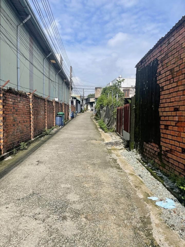 Nhà Gác Lửng 133m² Tân Đông Hiệp, Dĩ An - Ô Tô Tận Nhà, Giá 2.85 Tỷ