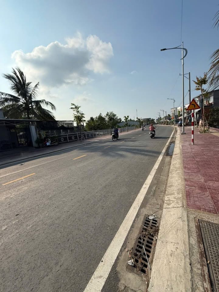 Mặt Tiền KD Sầm Uất Nguyễn Văn Nhung, Vĩnh Long - Giá 2.5 Triệu/Tháng