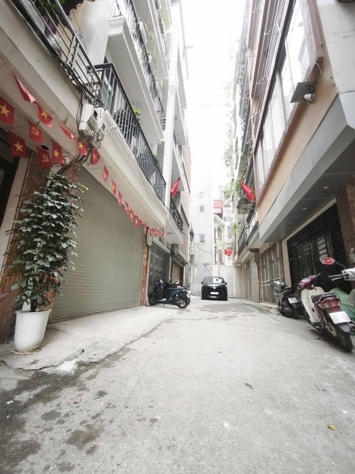 Nhà riêng Lương Khánh Thiện 70m² - Ô tô vào tận nhà, giá 23,X tỷ!