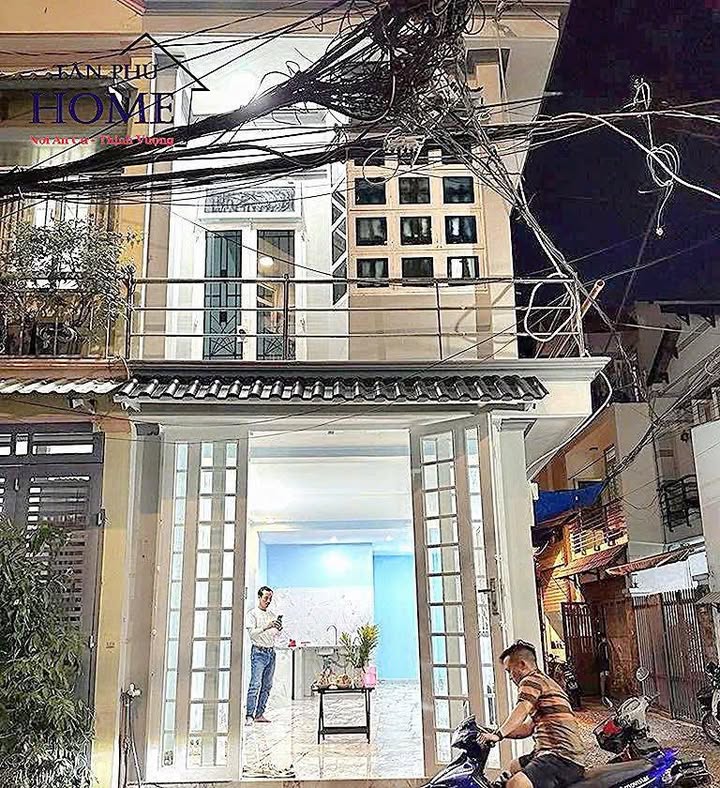 Nhà Riêng Hẻm Lê Trọng Tấn, Tân Phú 28m² giá 8 triệu - Sẵn sàng ở ngay!