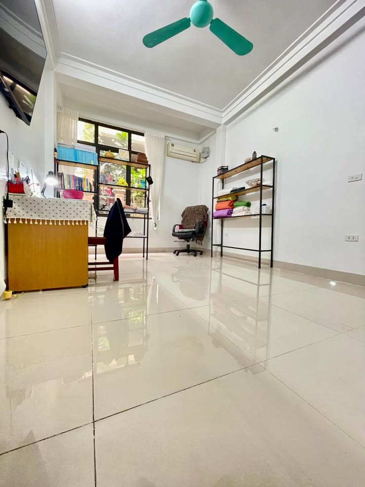 Bán nhà 5 tầng Trương Định, Hoàng Mai 55m² - Ô tô đỗ cổng, Sổ xịn