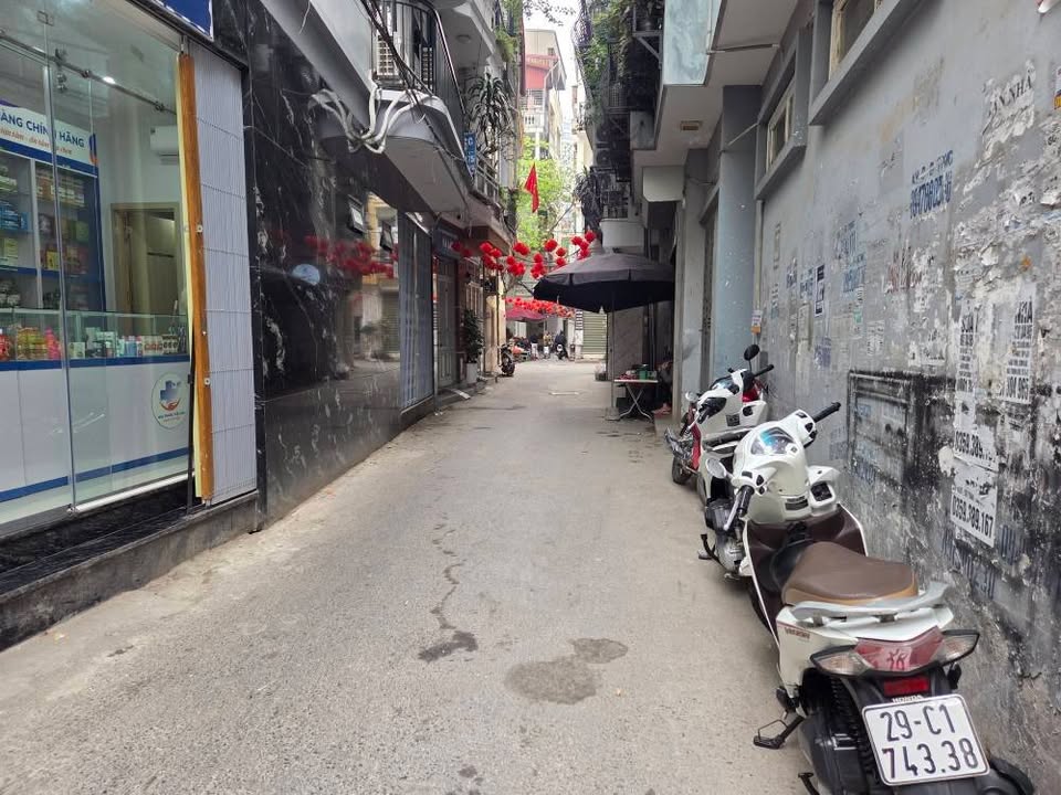 Nhà Lạc Long Quân Cầu Giấy 50m² - 5 Tầng Lô Góc, Ô Tô Vào Nhà