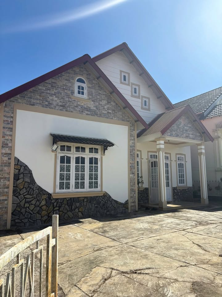 Cho thuê nhà nguyên căn Xóm Lèo, Đà Lạt - 5PN, sân ô tô, giá 10 triệu