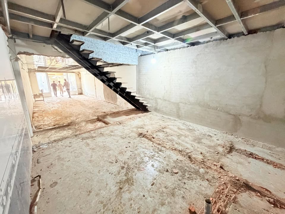 Nhà Phố Mặt Tiền Kinh Doanh Quận 11 - 90m², Sổ Nở Hậu, Giá Tốt