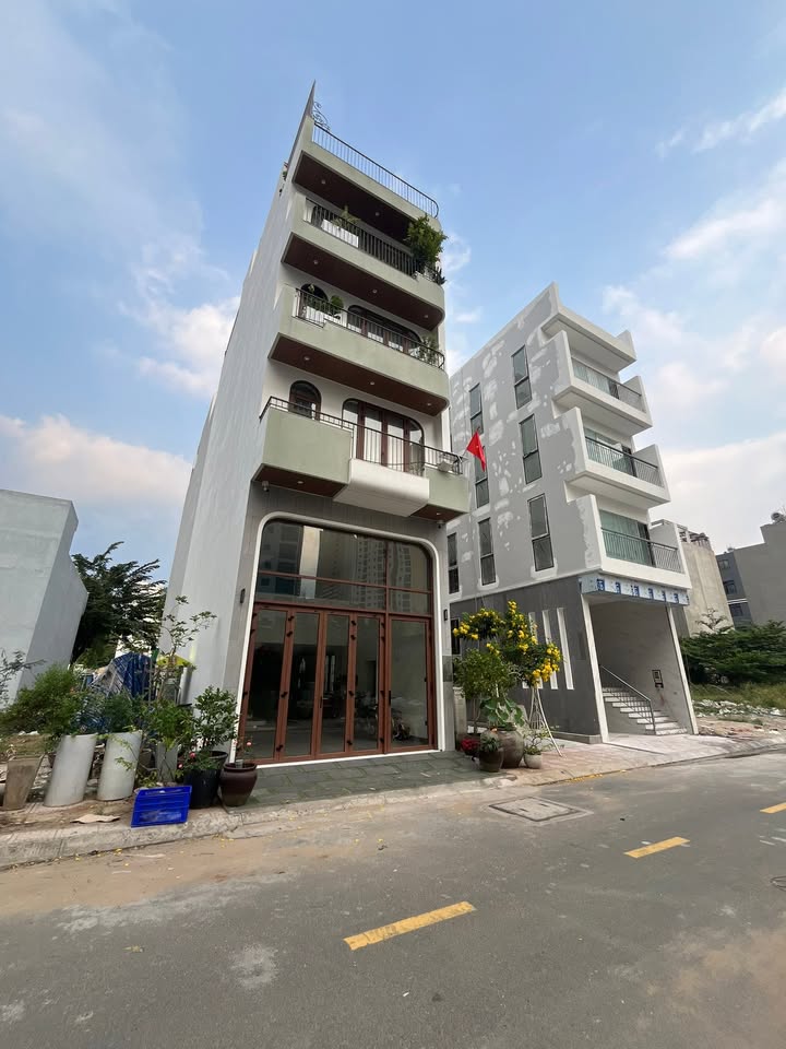Nhà Mặt Tiền D5, KDC 1.8ha Quận 2 - 5x13.9m, 5 Tầng, Giá 18.8 Tỷ