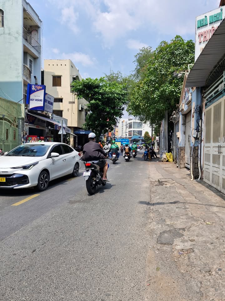 Nhà Mặt Tiền Kinh Doanh Thích Quảng Đức, Phú Nhuận - 98m², 18.5 Tỷ