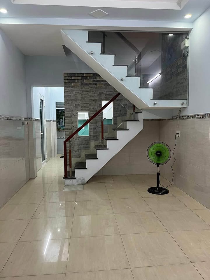 Nhà Hóc Môn 57m² giá 2.25 tỷ - Chính chủ bán, sổ hồng sẵn!