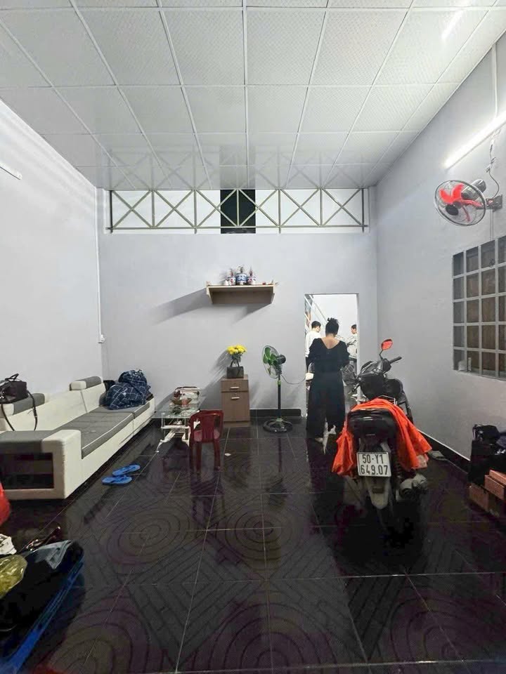 Nhà Sổ Hồng Riêng Hóc Môn - 48m² Gác Lửng, Xe Tải Tận Cửa, 2.3 Tỷ