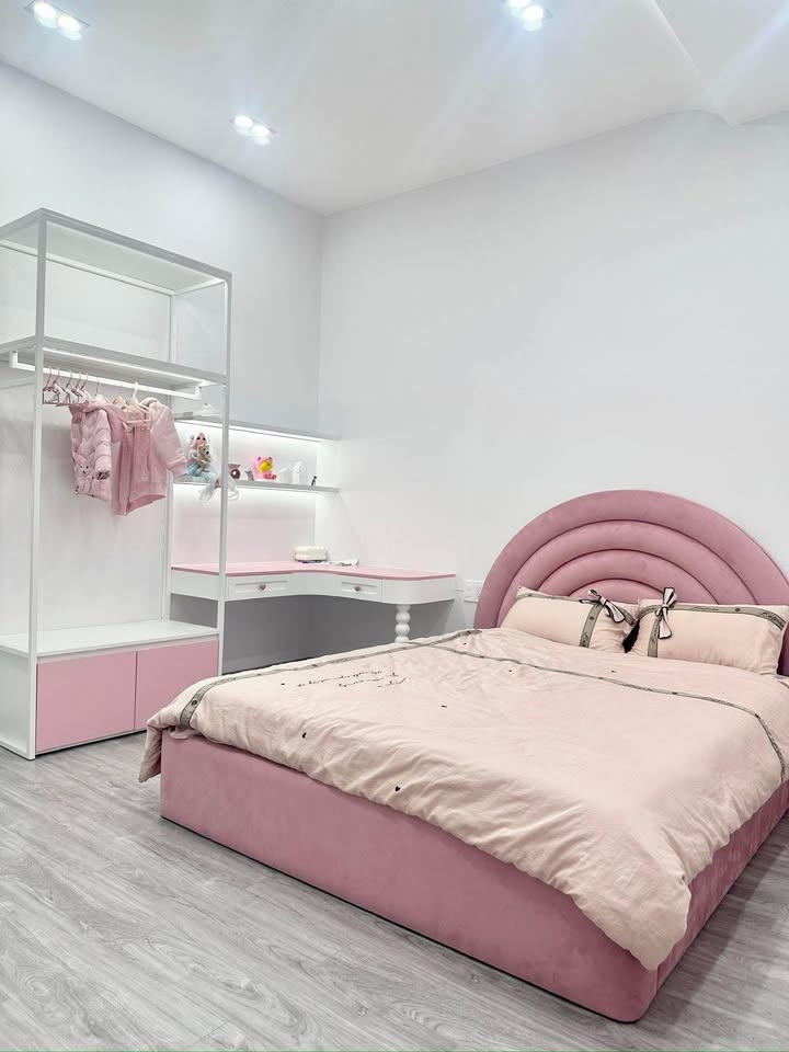 Villa 350m² Đà Lạt - 5PN, Sân Vườn Xanh Mát, View Đồi Thông