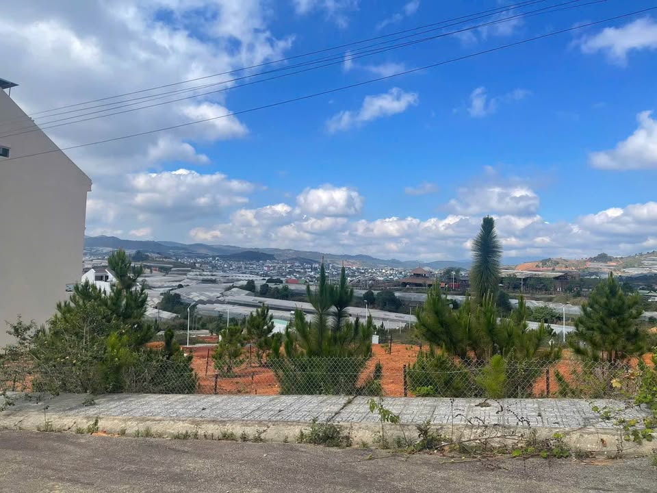 Townhouse KĐT Vạn Xuân Lạc Dương 116m² - Sổ Đỏ Sẵn Sàng - Giá 3.59 Tỷ