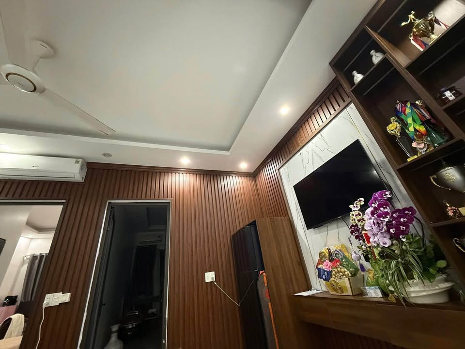 Nhà 3 Tầng Nguyễn Du 90m² - Ngay Công Viên, Sổ Sẵn, Giá 3.5 Tỷ