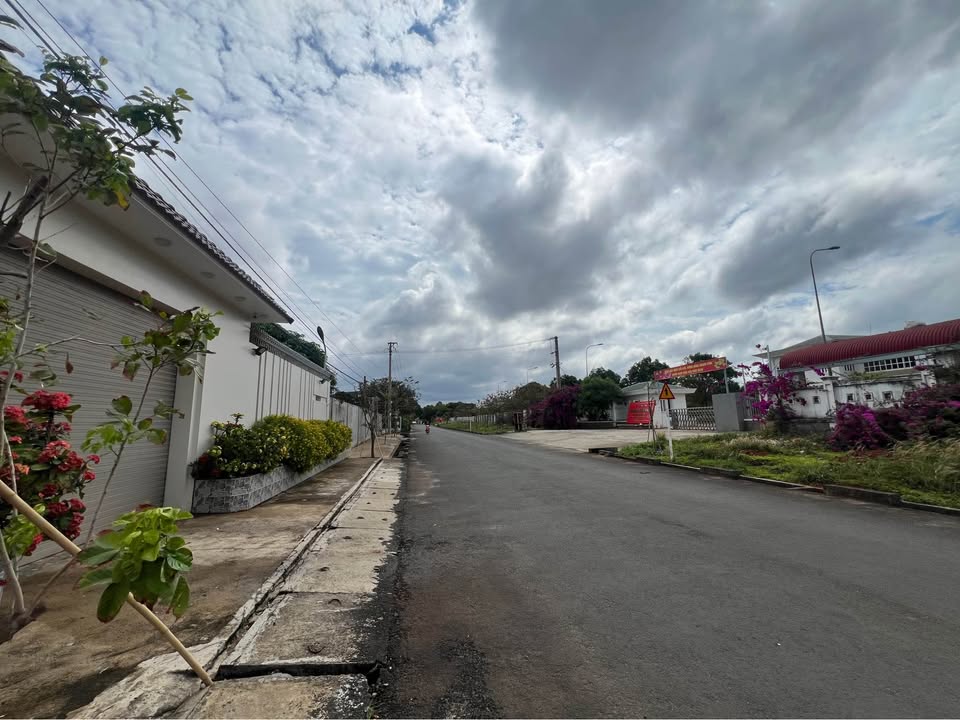 Mặt Tiền Triệu Quang Phục, Buôn Ma Thuột - 105m² Giá 2.1 Tỷ, Kinh Doanh Lý Tưởng