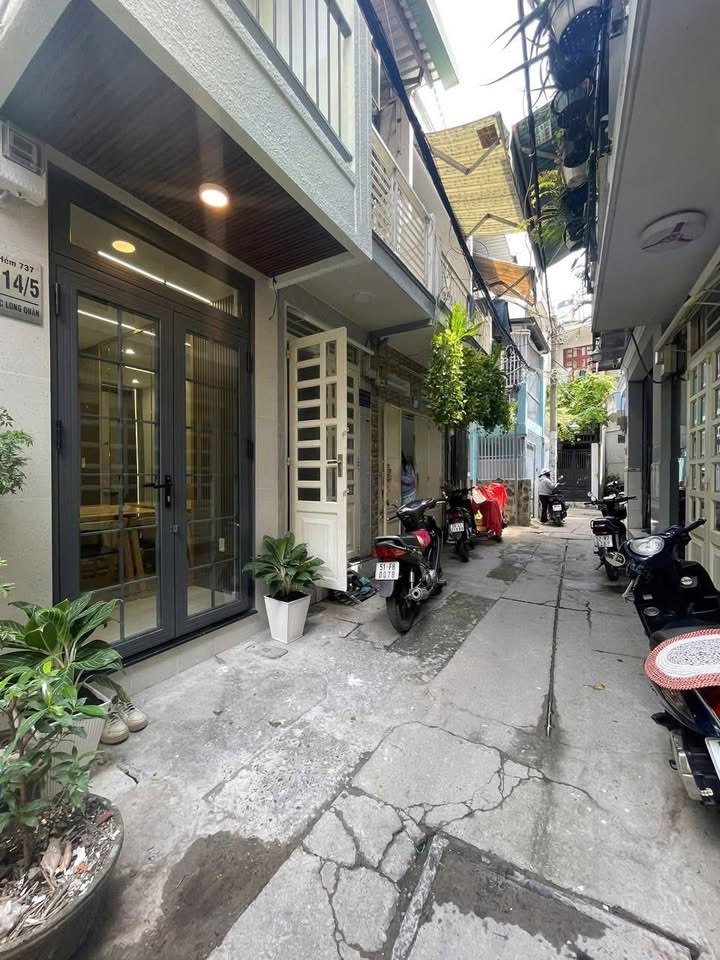 Nhà 3 Tầng 2PN Hẻm 737 Lạc Long Quân, Tân Bình - Giá 2.85 Tỷ