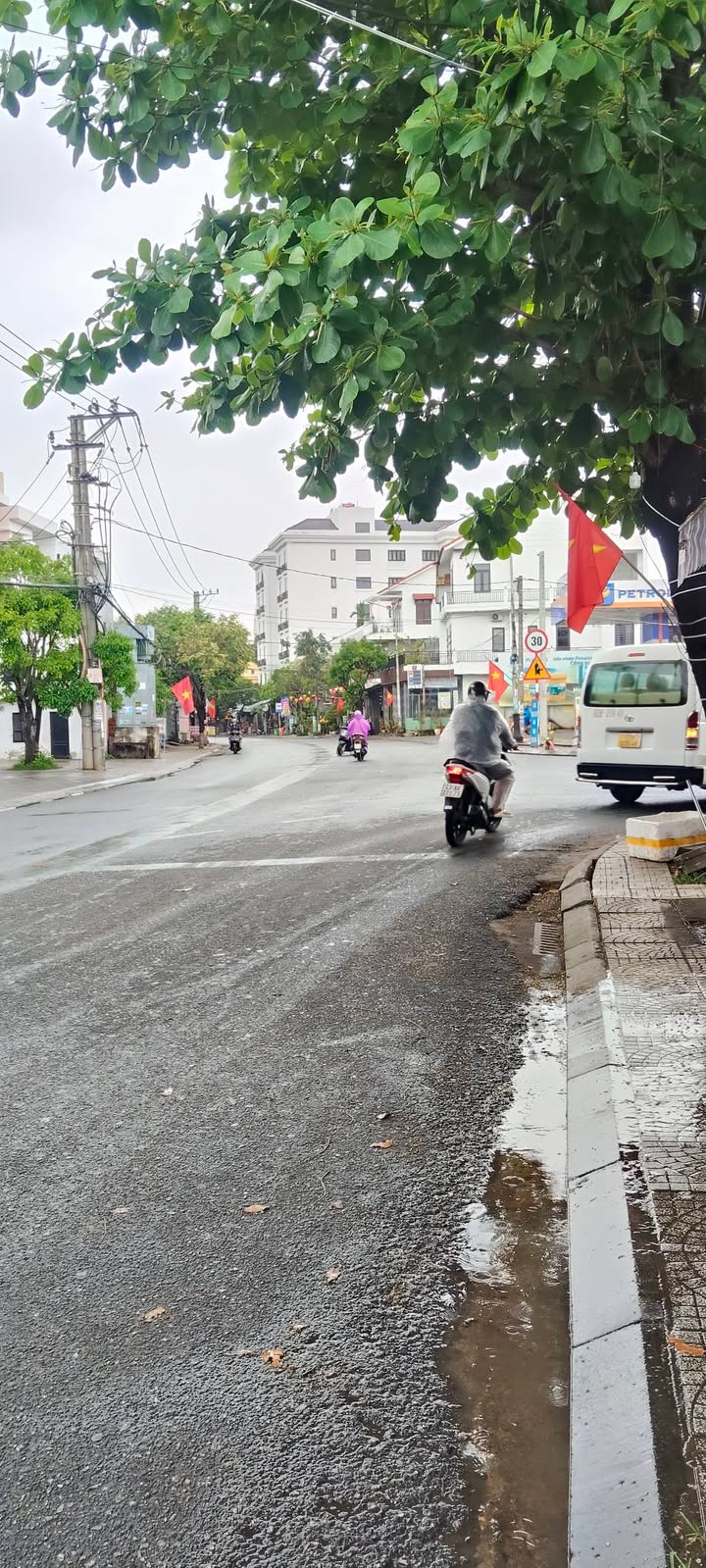 Nhà Mặt Tiền Hùng Vương, Cầu Giấy 355m² - Giá Đầu Tư 27.5 Tỷ