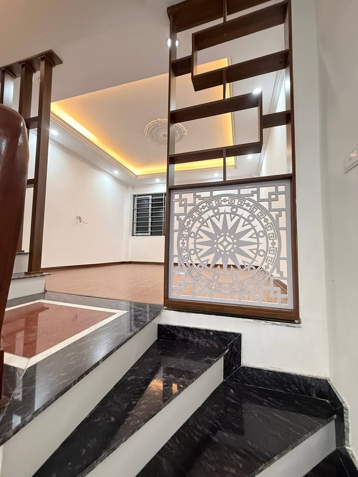 Nhà 47m² Yên Mỹ, Thanh Trì - 5 Tầng Hiện Đại, Ô Tô Đỗ Cổng, Sổ Đỏ Nở Hậu