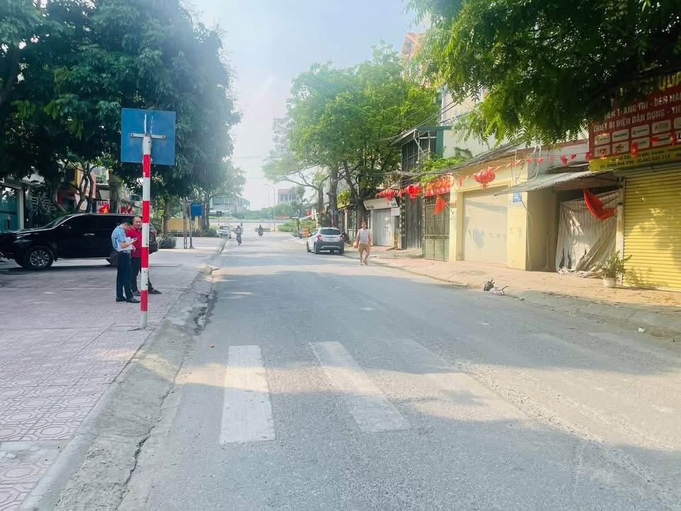 Nhà Mặt Phố Đức Giang 106m², 23.8 Tỷ - Kinh Doanh Đắc Lợi, Sẵn Sàng Xây Mới