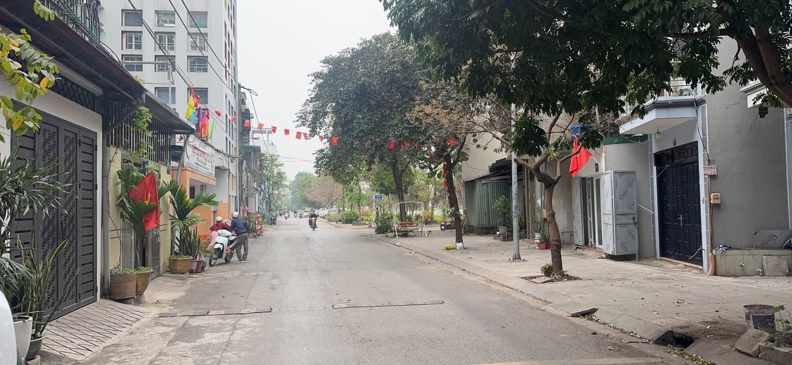 Đất nền Long Biên 61m² - Kinh doanh đắc lợi, sổ đỏ chính chủ