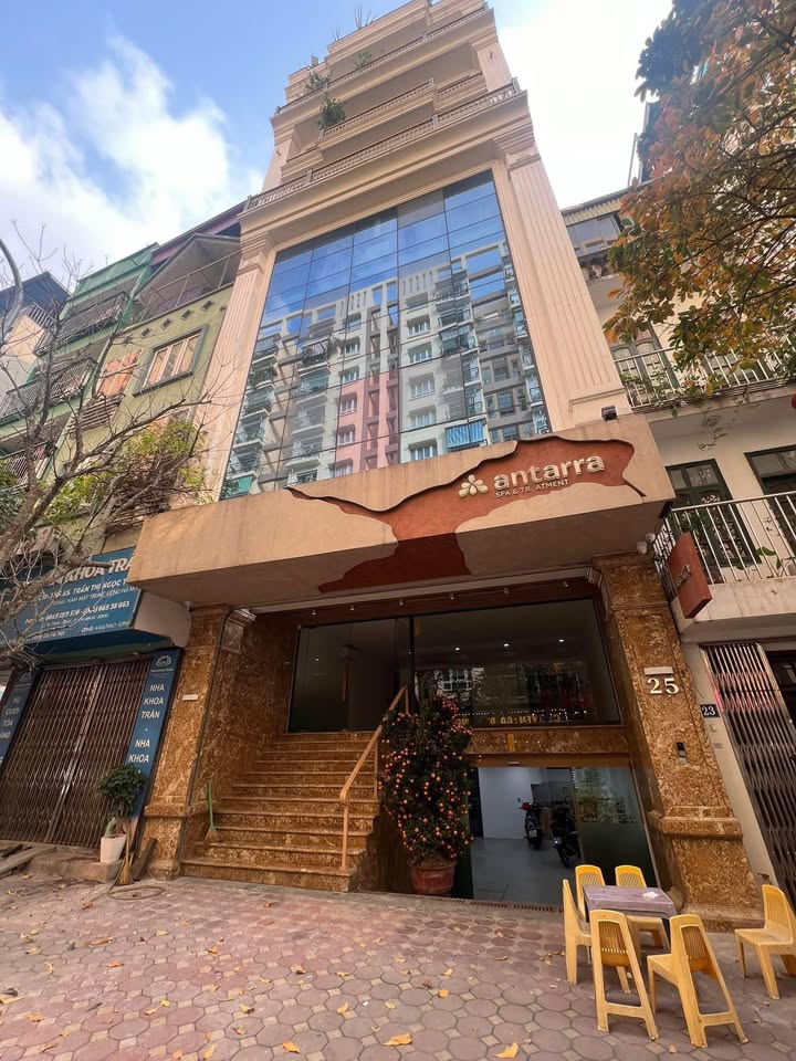 Tòa nhà văn phòng Đường Láng, Đống Đa 575 triệu/tháng - Vị trí trung tâm!