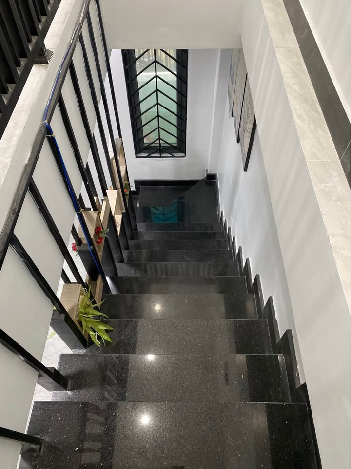 Nhà 2 Tầng Kiệt Xuân Diệu Huế 50m² - Ô Tô Đậu Cửa, Sổ Sẵn!