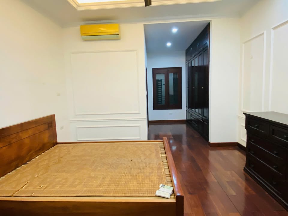 Nhà 5 Tầng Phố Văn Cao, 70m² - Oto Đỗ Cửa, Kinh Doanh Tốt