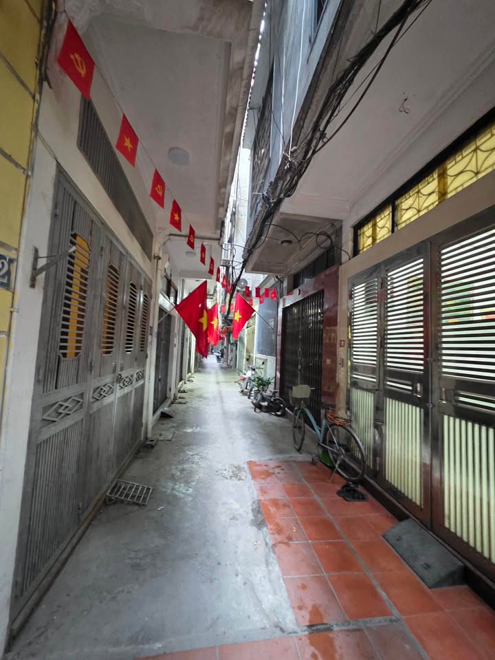 Nhà Lê Trọng Tấn 35m² chỉ 7 tỷ - Vị trí đẹp, sổ đỏ vuông vắn!