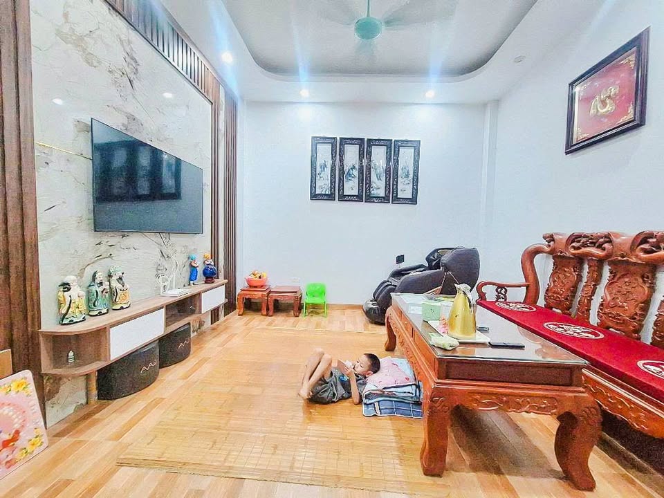 Bán Nhà 5 Tầng Đại Tự, Hoàng Mai - 40m², Giá 7.85 Tỷ, Dân Xây Chắc Chắn