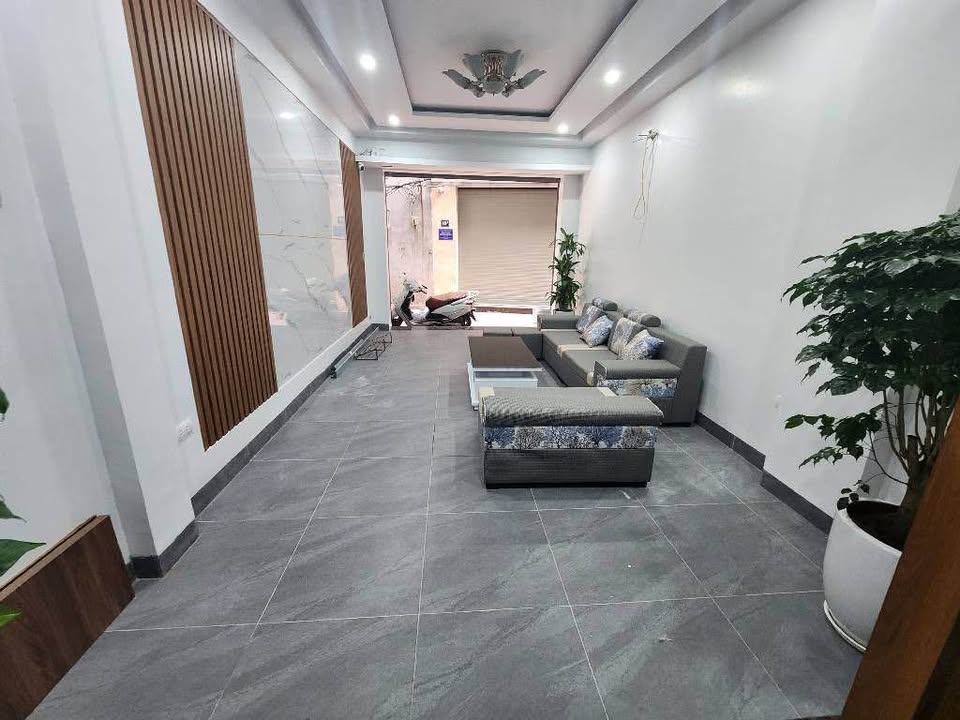 Nhà Phố Kim Ngưu 41m² 5 Tầng Thang Máy - Ô Tô Lùi Cửa, Kinh Doanh Sầm Uất