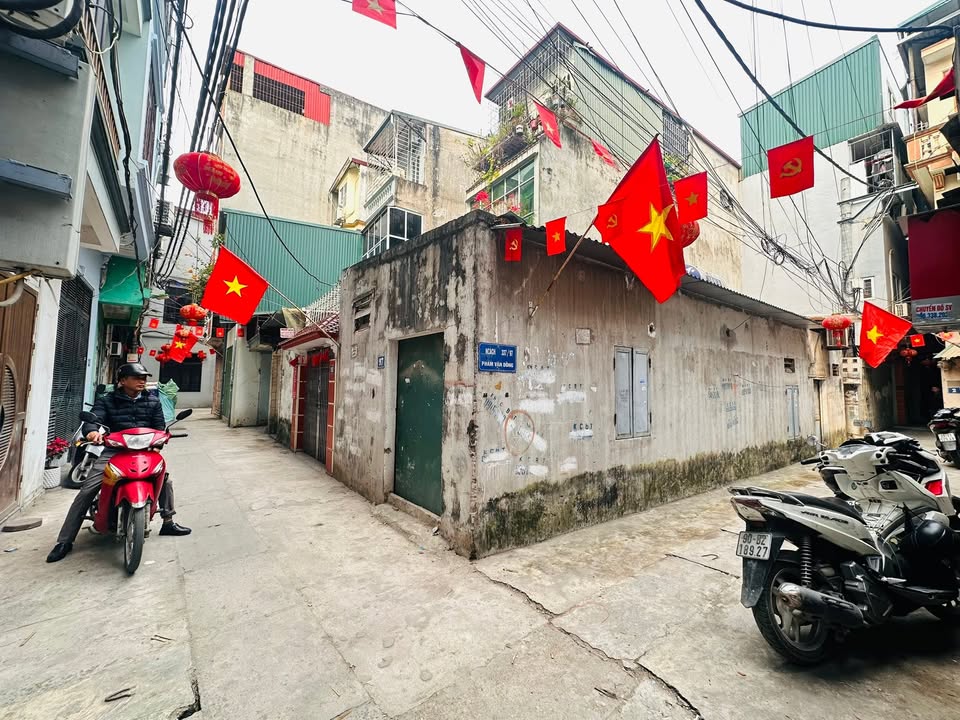 Nhà riêng Tây Hồ 40m² - Cạnh Công viên Hòa Bình, giá 6,x tỷ!