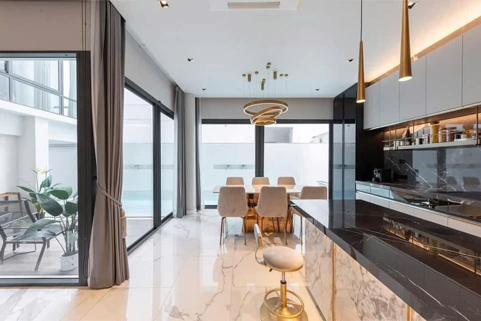 Nhà Riêng Hoàng Hoa Thám, Ba Đình 365m² - Ô tô vào tận nhà!