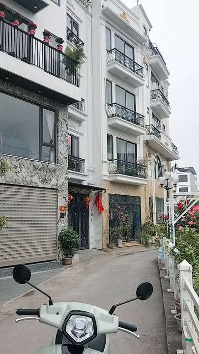 Đất nền Ngọc Thụy, Long Biên 50m² - Ô tô vào đất, sổ đỏ chính chủ!