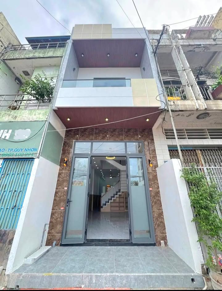 Nhà Mặt Tiền Trần Hưng Đạo Quy Nhơn 62m² - Kinh Doanh Đỉnh Cao, Gần Biển
