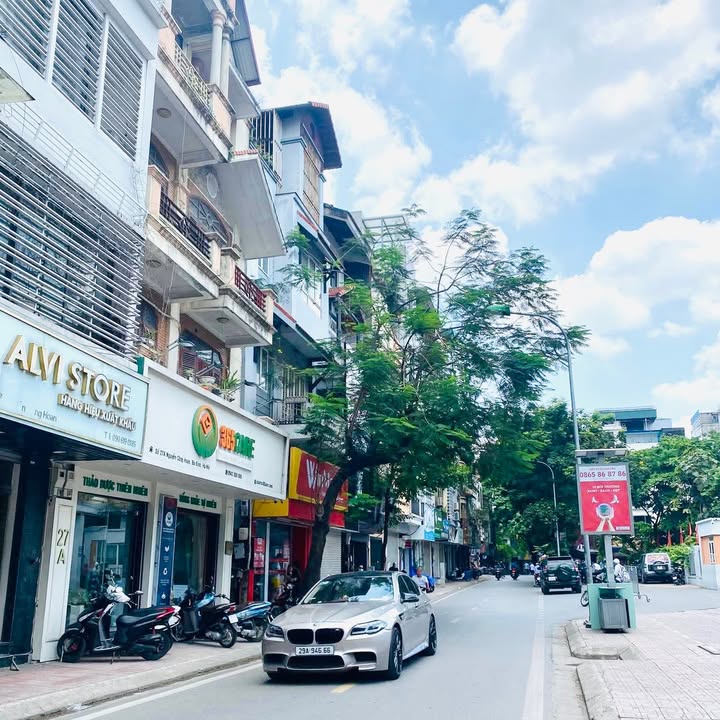 Nhà riêng Nguyễn Công Hoan 98m² - Ô tô tránh, thang máy hiện đại!