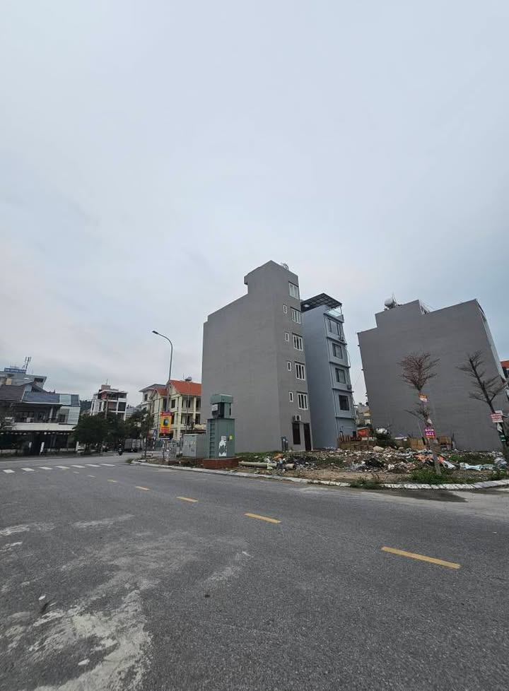 Bán Gấp Đất Vàng Góc 2 Mặt Tiền Đường Lớn Phường 8 Hạ Long, 64m² Sổ Đỏ