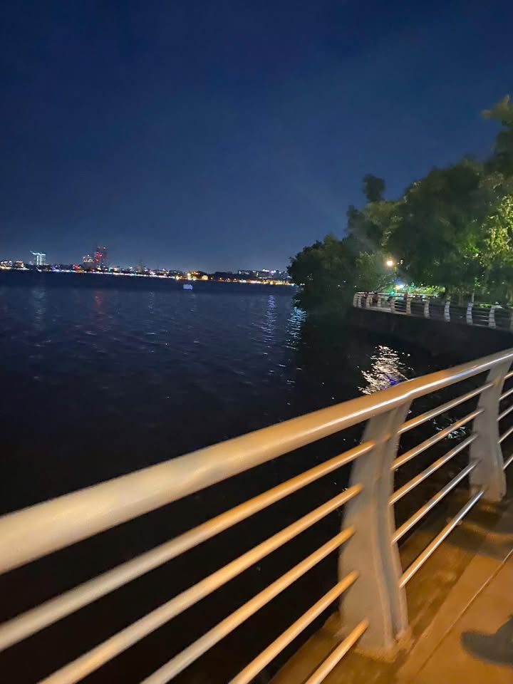 Cho thuê nhà phố mặt tiền kinh doanh Trích Sài, Tây Hồ - 400m²