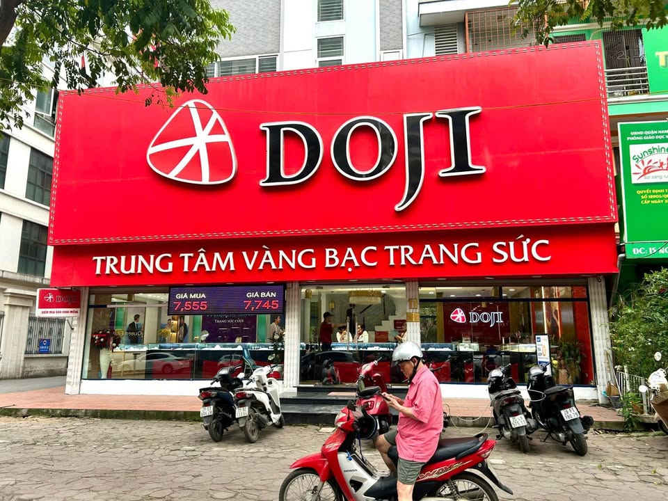 Cho thuê nhà mặt phố Khúc Thừa Dụ, Cầu Giấy - 220m² kinh doanh sầm uất