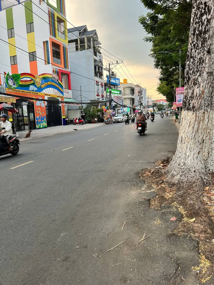 Dãy Nhà Mặt Tiền Long Xuyên 161m² - Dòng Tiền Ổn Định 12 Tỷ TL