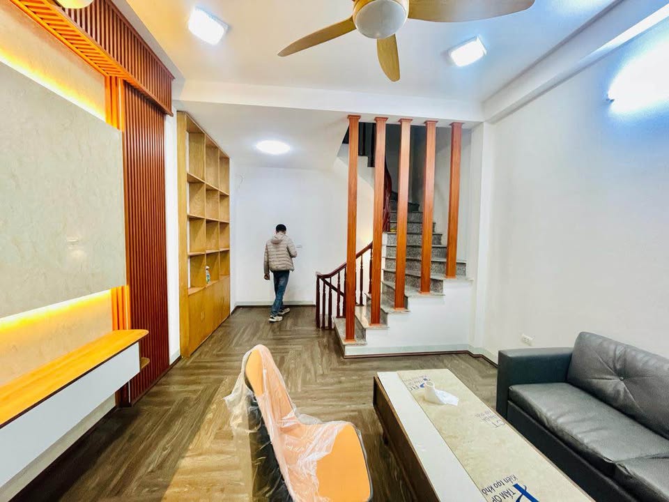 Nhà Phân Lô Hoàng Mai 30m² 5 Tầng - Ô Tô Đỗ Thoải Mái, Sát Linh Đàm