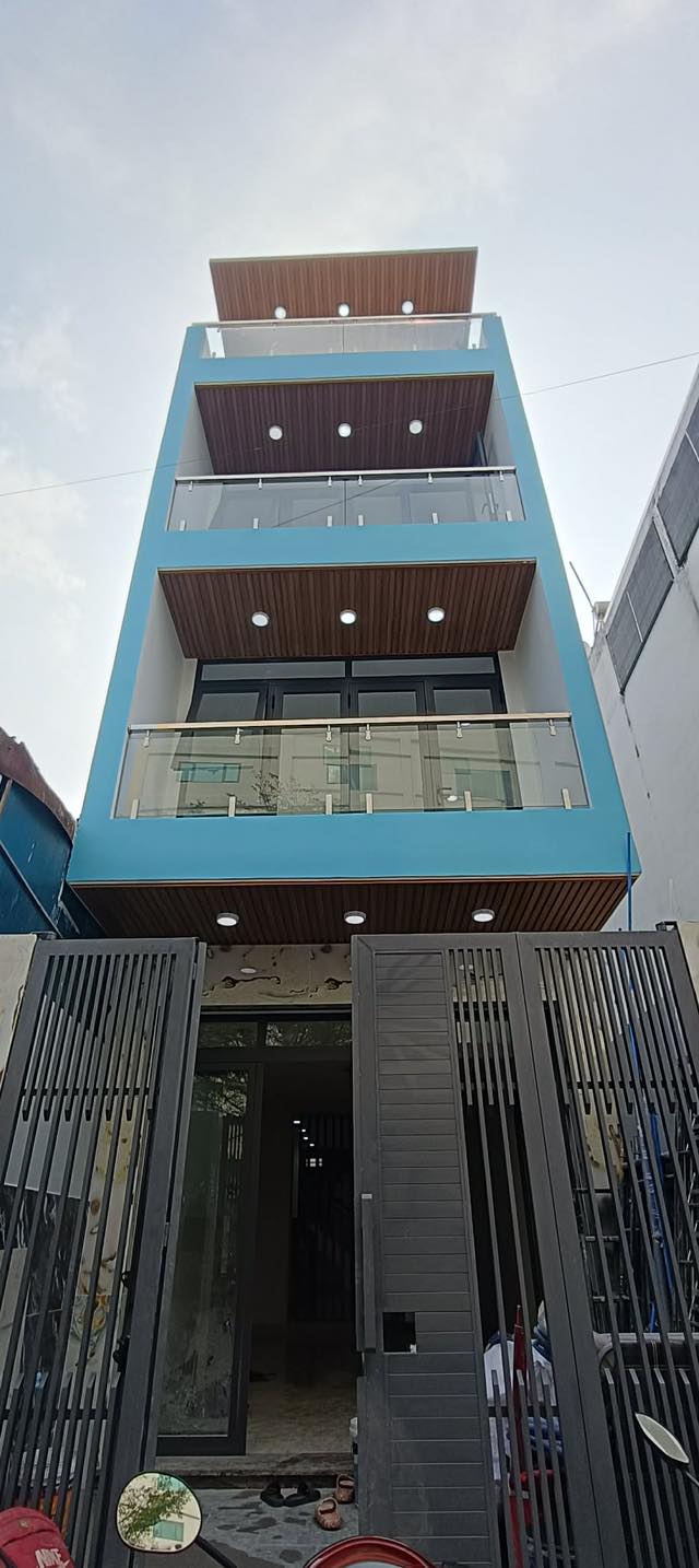 Nhà Mặt Tiền Đường 2D Bình Tân - Đối Diện Royal School - Kinh Doanh Đa Ngành