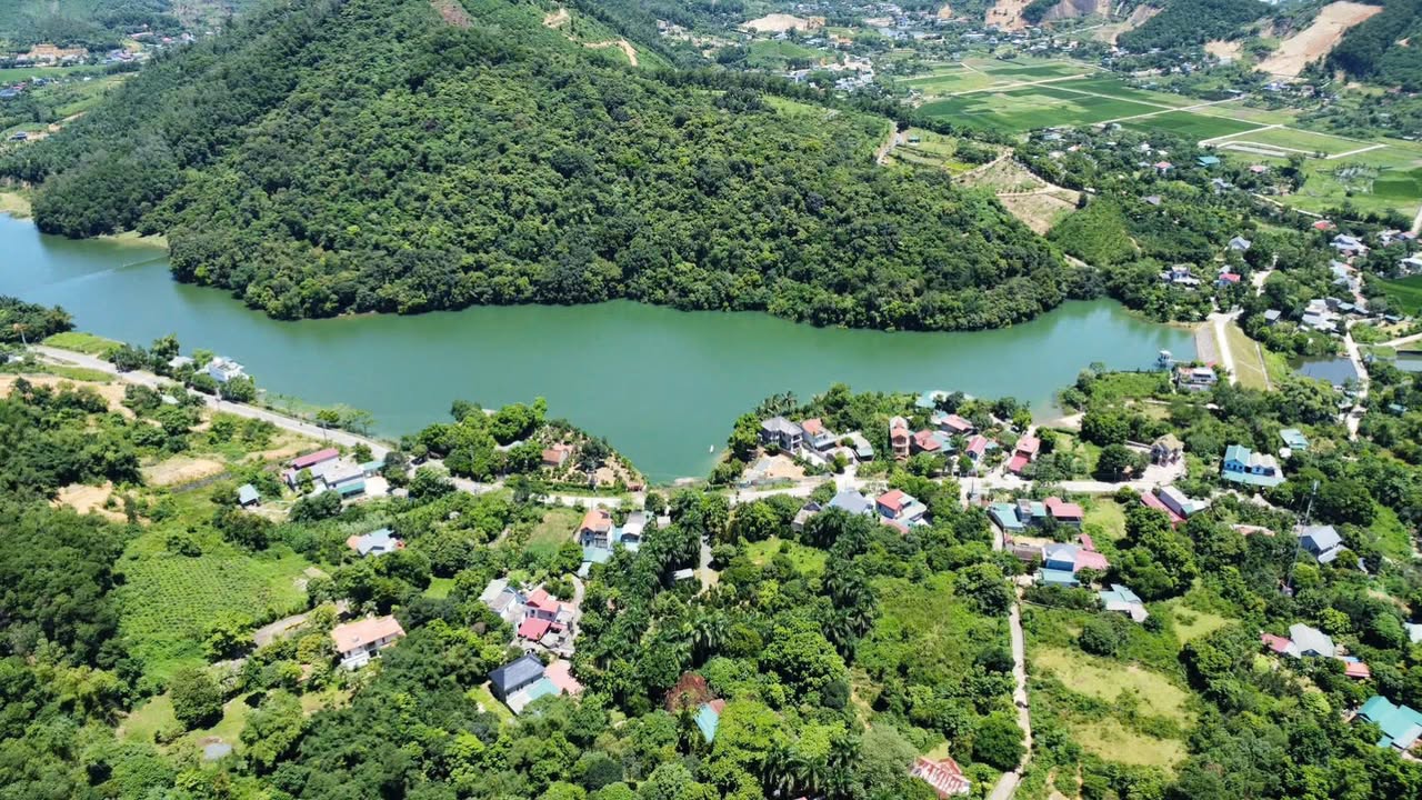 Đất Vàng Quốc Oai 1300m² Bám Hồ Cửa Khâu, Giá 13 Tỷ - Sổ Đỏ Sẵn Sàng