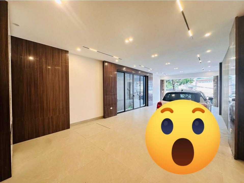 Nhà phố Nguyễn Văn Cừ, Long Biên 70m² giá 11.2 tỷ - Đầu tư sinh lời!