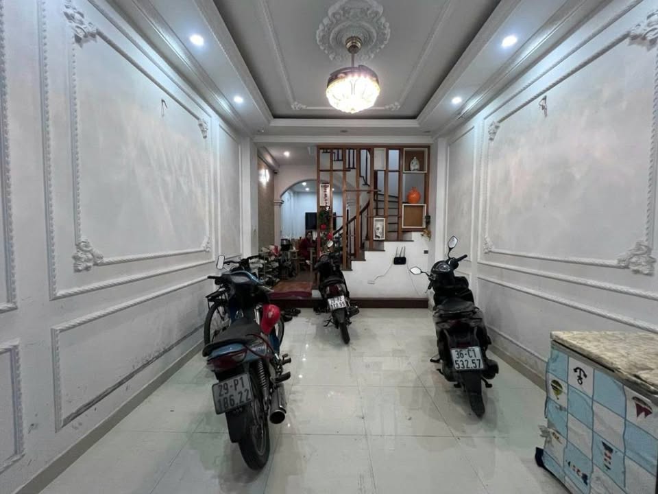 Nhà Trần Thái Tông 44.7m² - 5 Tầng - Kinh Doanh Đỉnh Cao - 13.6 Tỷ