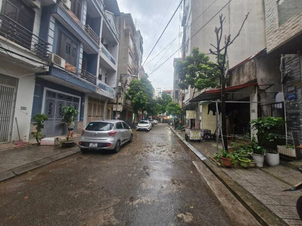 Nhà Phố Hà Đông 60m² - Mặt Tiền Kinh Doanh, Đường Thông Thoáng!