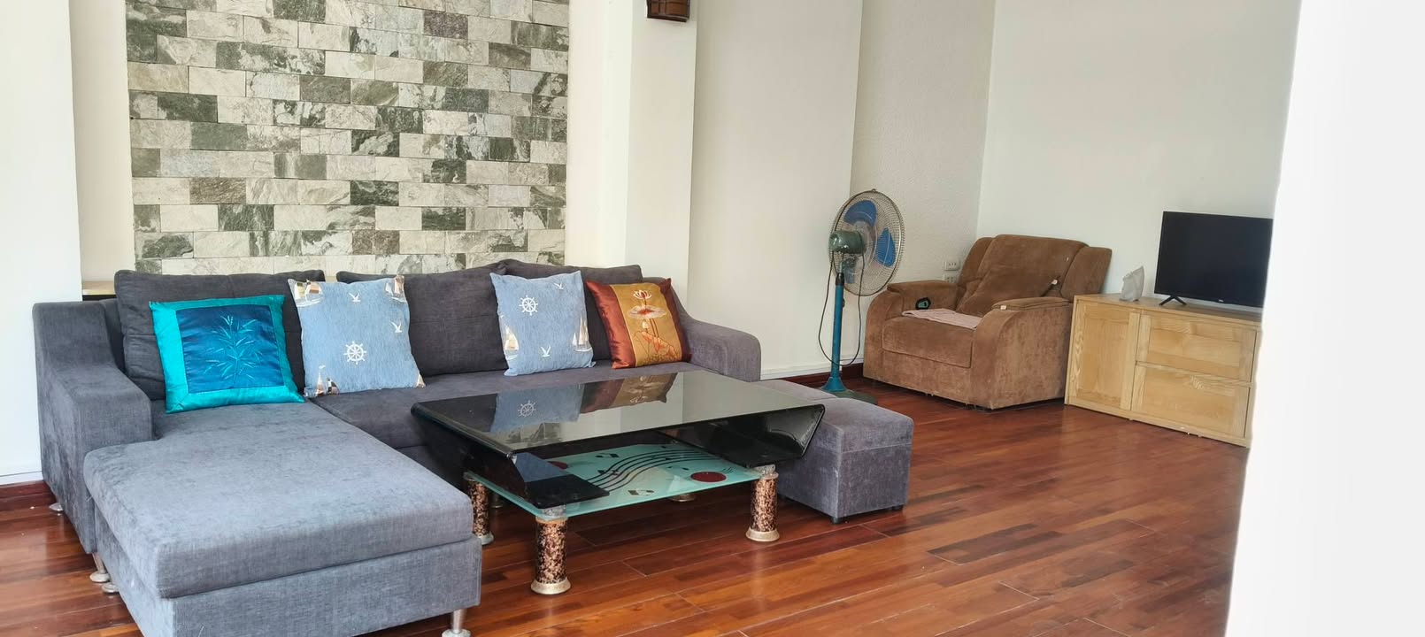 Cho thuê căn hộ 150m² 2PN Quận Tây Hồ - Ngõ 28 Tứ Liên, không chung chủ