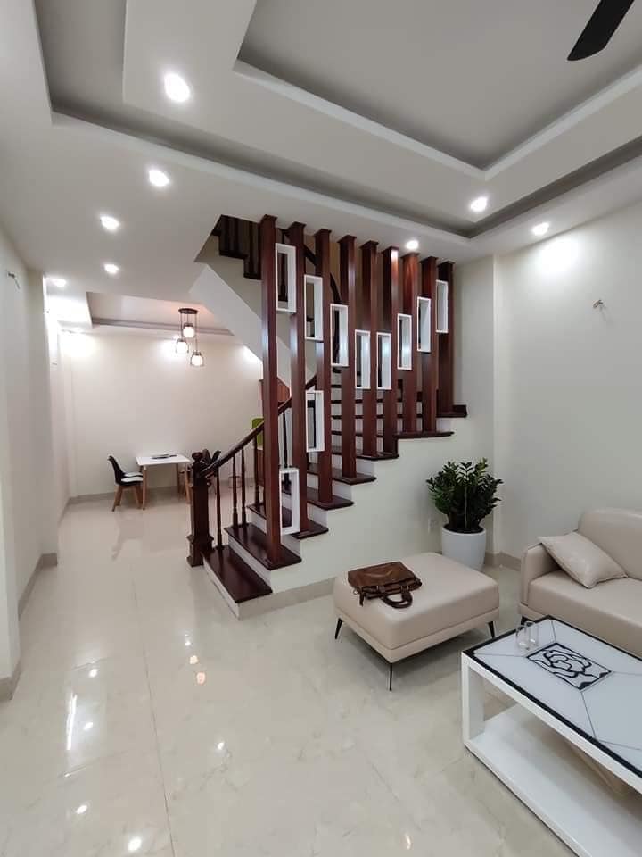 Nhà 5 tầng Nguyễn Khánh Toàn, Cầu Giấy - 40m², 5.25 tỷ, Sổ đỏ chính chủ