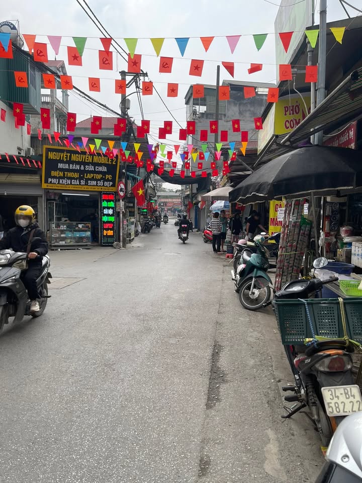 Nhà phố Nguyên Xá 61m² - Ô tô đỗ cửa, sẵn sàng ở ngay!