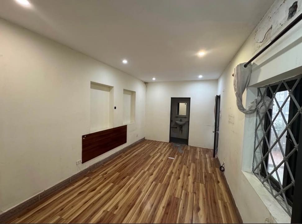 Nhà Riêng Quán Sứ 40m² - Sổ đỏ cất két, giao dịch ngay!