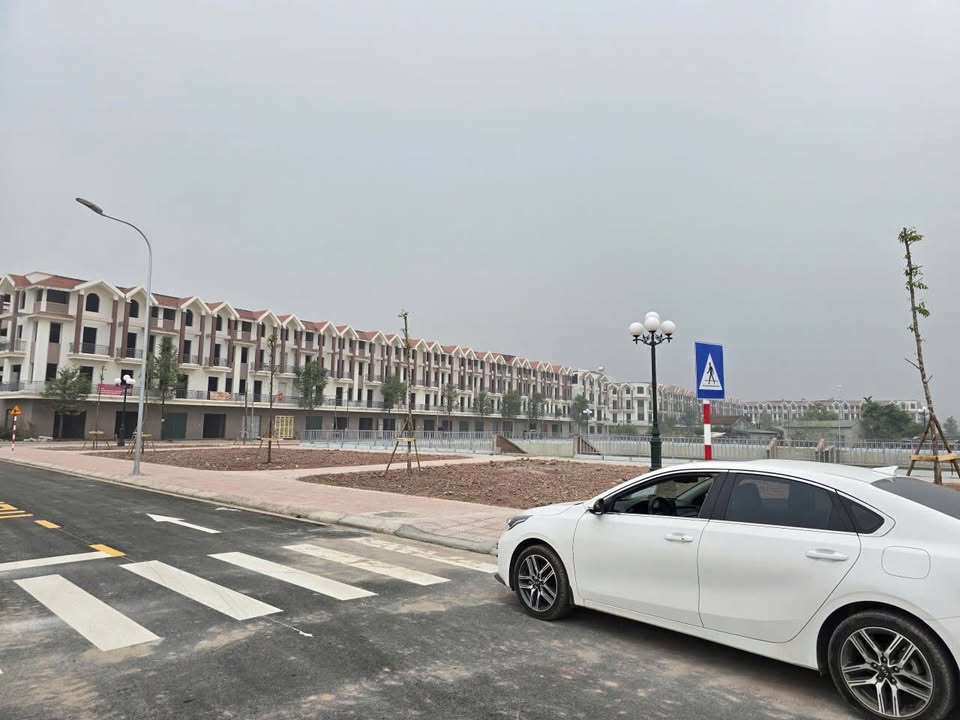 Nhà Mặt Tiền Vạn Phúc, Bắc Ninh - Giá 3-5 Tỷ, Sẵn Sàng An Cư & Đầu Tư