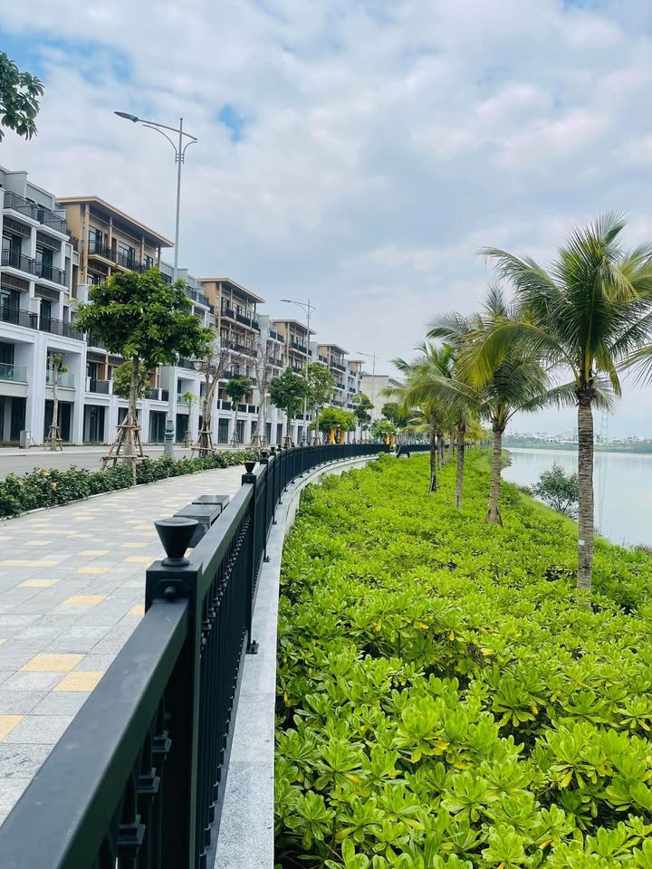 Đất Nam Hòa Xuân Bờ Quan 9 100m² 7 tỷ - Sổ đỏ chính chủ