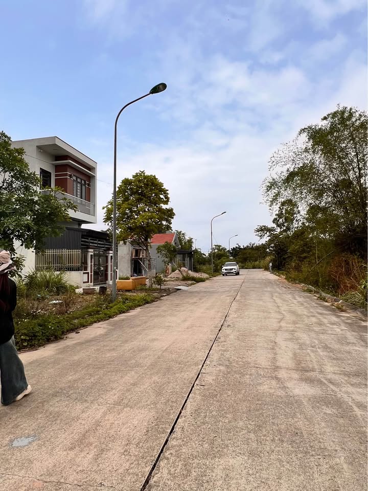 Đất Tái Định Cư Hải Hòa 100m² - Giá Rẻ Nhất, View Biển, Sổ Đỏ